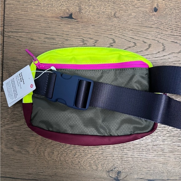Lululemon Everywhere Belt Bag *1L, Highlight Yellow/Savannah/Army Green - NWT - Picture 4 of 11